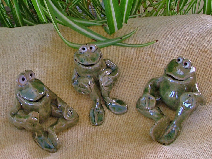 GoGreen Frogs Sitting - from Atelier de Teresa studio